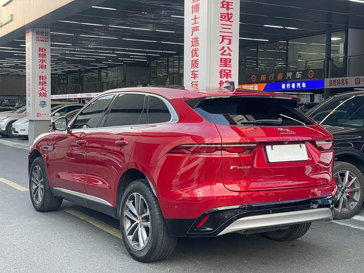 Фото 11 - Jaguar F-Pace