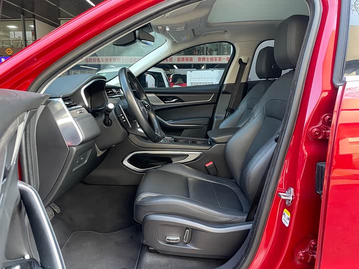 Фото 12 - Jaguar F-Pace