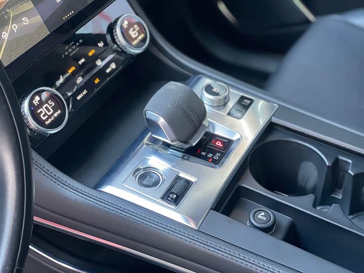 Фото 14 - Jaguar F-Pace