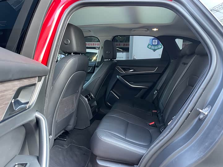 Фото 15 - Jaguar F-Pace