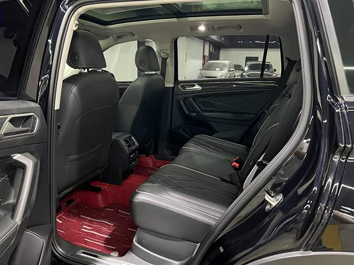 Фото 13 - Volkswagen Tiguan L Pro