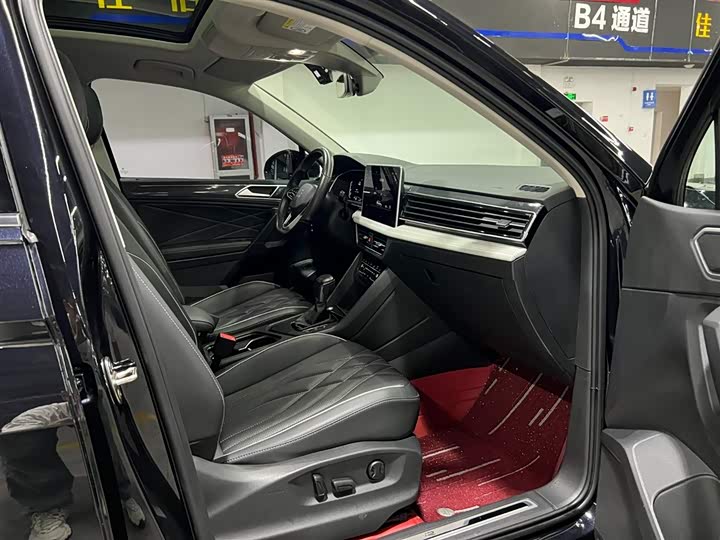 Фото 21 - Volkswagen Tiguan L Pro