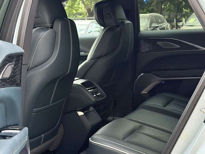 Фото 10 - Cadillac Lyriq