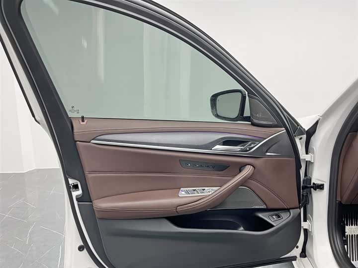 Фото 13 - BMW 5 Series