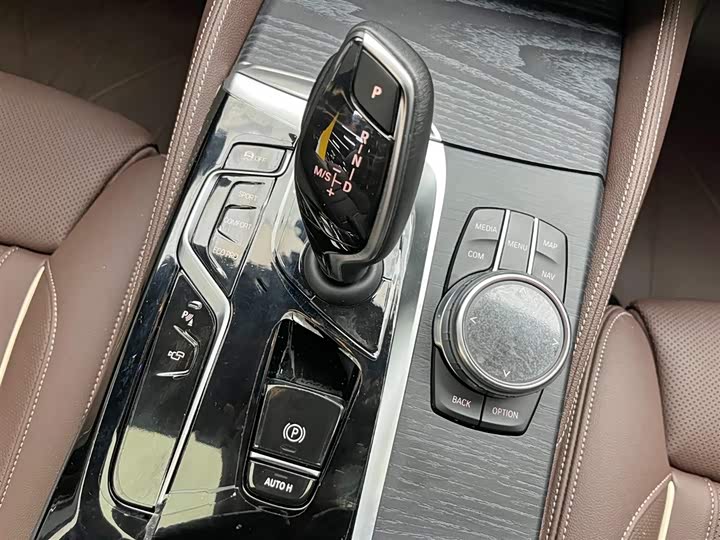 Фото 22 - BMW 5 Series