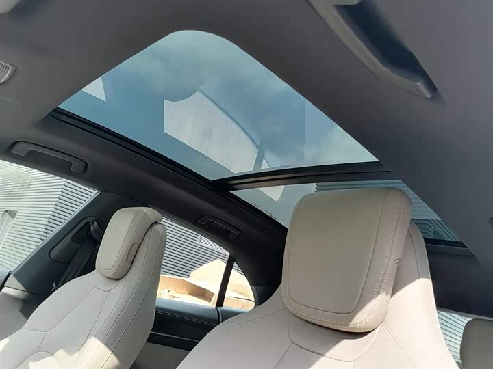 Фото 11 - Porsche Macan EV