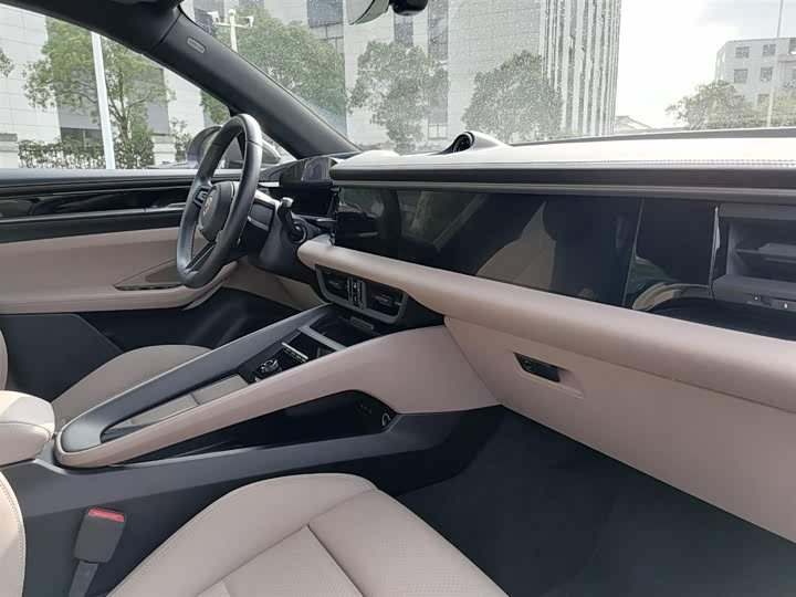 Фото 16 - Porsche Macan EV