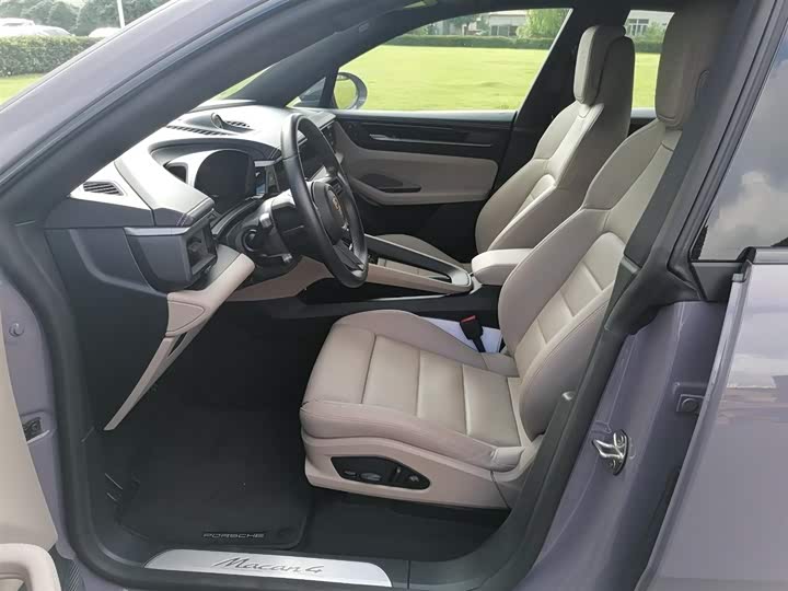 Фото 2 - Porsche Macan EV