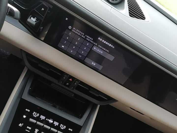 Фото 5 - Porsche Macan EV