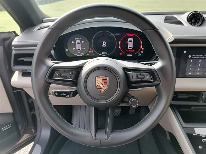 Фото 6 - Porsche Macan EV