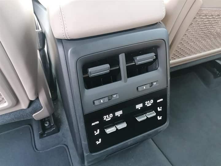 Фото 7 - Porsche Macan EV