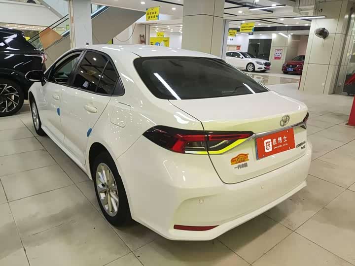 Фото 4 - Toyota Corolla