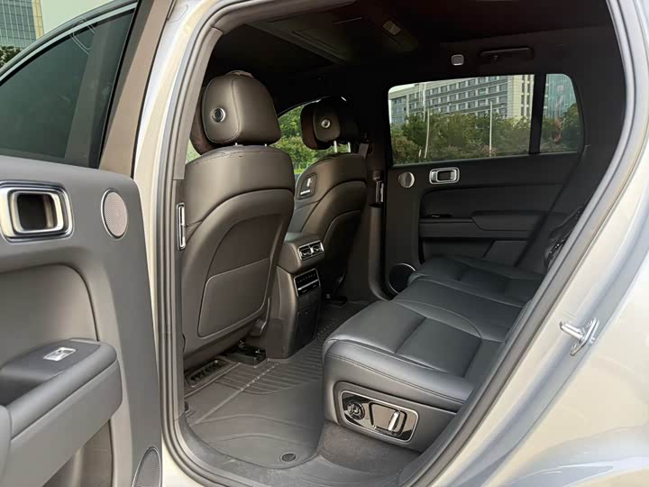 Фото 11 - LiXiang L7