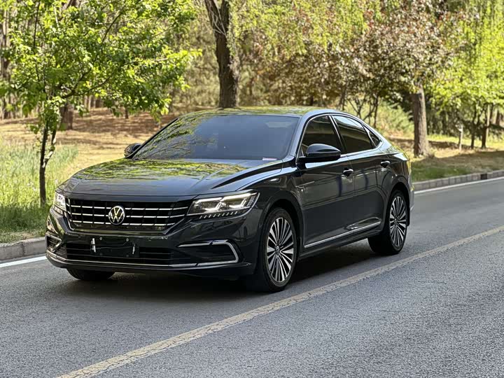 Фото 1 - Volkswagen Passat