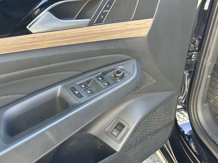 Фото 10 - Volkswagen Passat