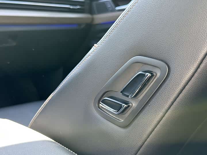 Фото 12 - Volkswagen Passat