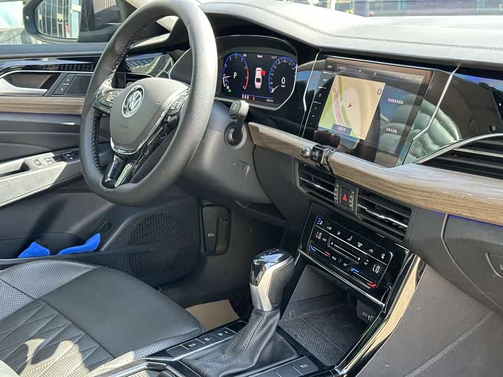 Фото 13 - Volkswagen Passat