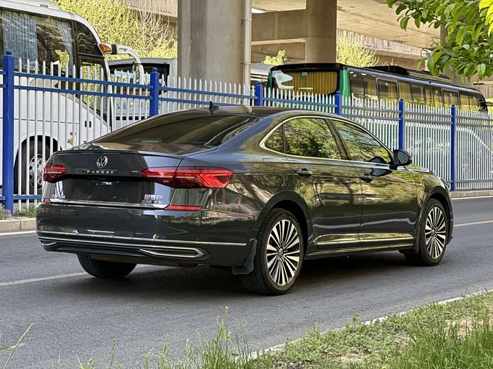 Фото 15 - Volkswagen Passat