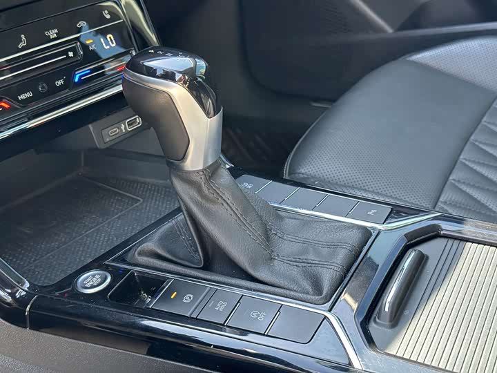 Фото 7 - Volkswagen Passat