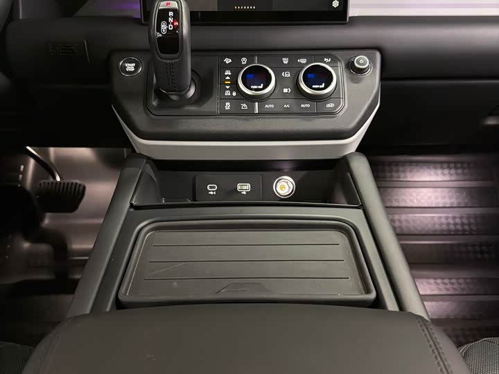 Фото 12 - Land Rover Defender