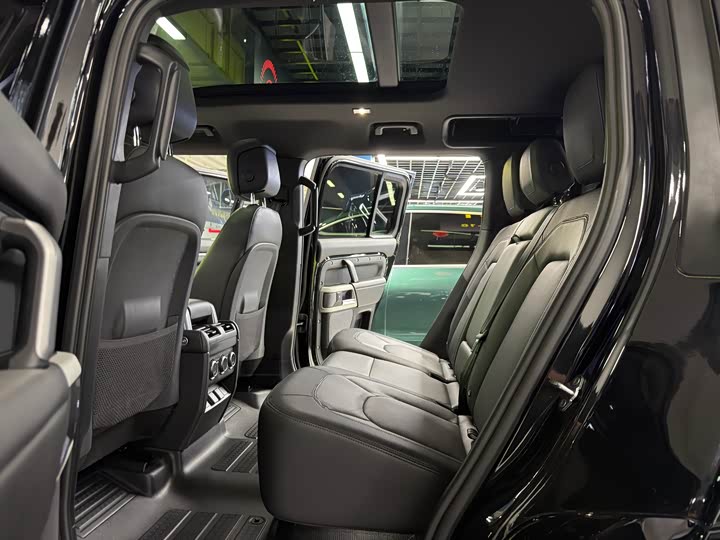 Фото 9 - Land Rover Defender