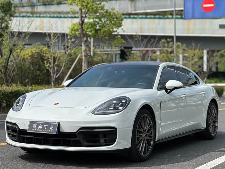 Фото 1 - Porsche Panamera