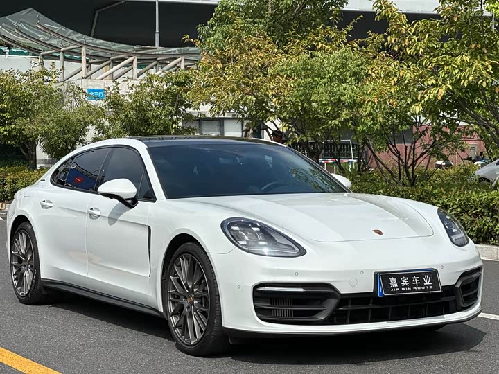 Фото 3 - Porsche Panamera