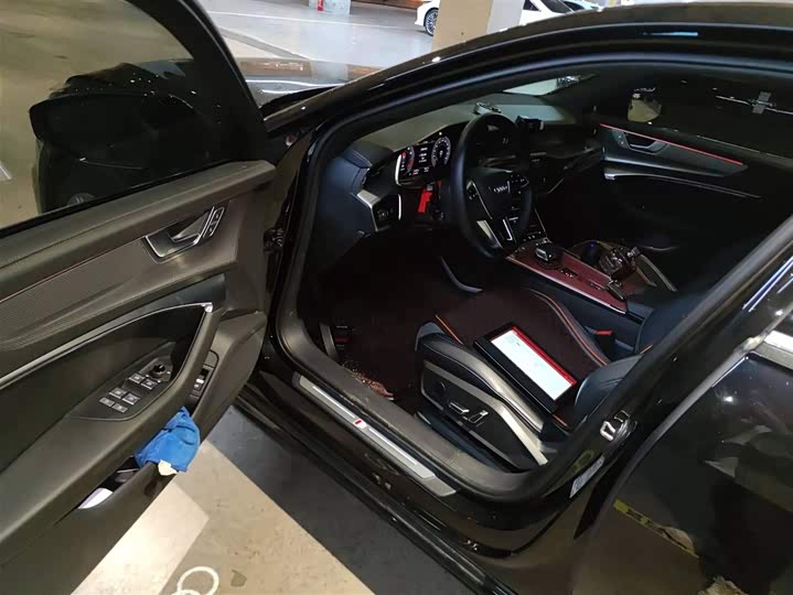 Фото 16 - Audi A6L