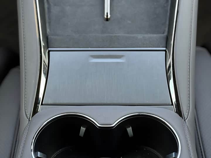 Фото 11 - Denza Z9