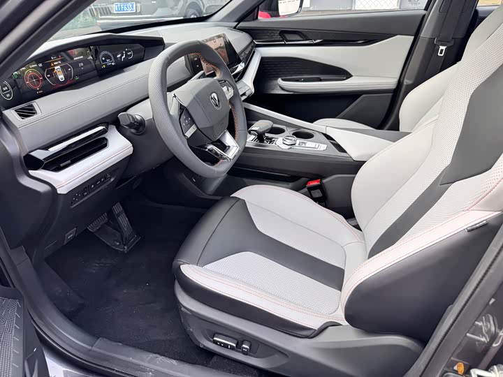 Фото 9 - Changan UNI-V Hybrid