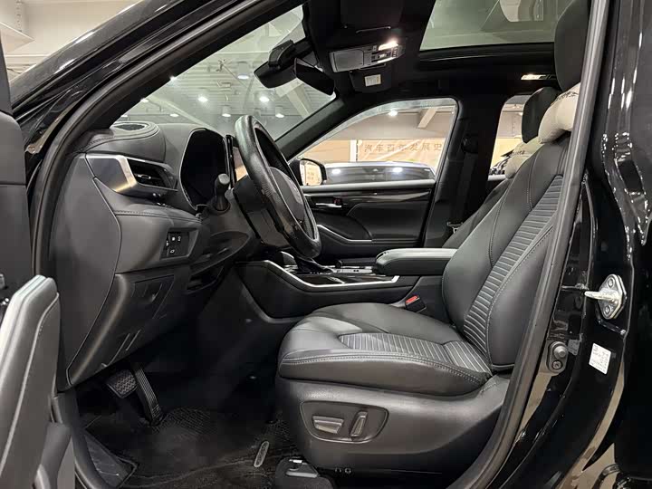 Фото 13 - Toyota Crown Kluger