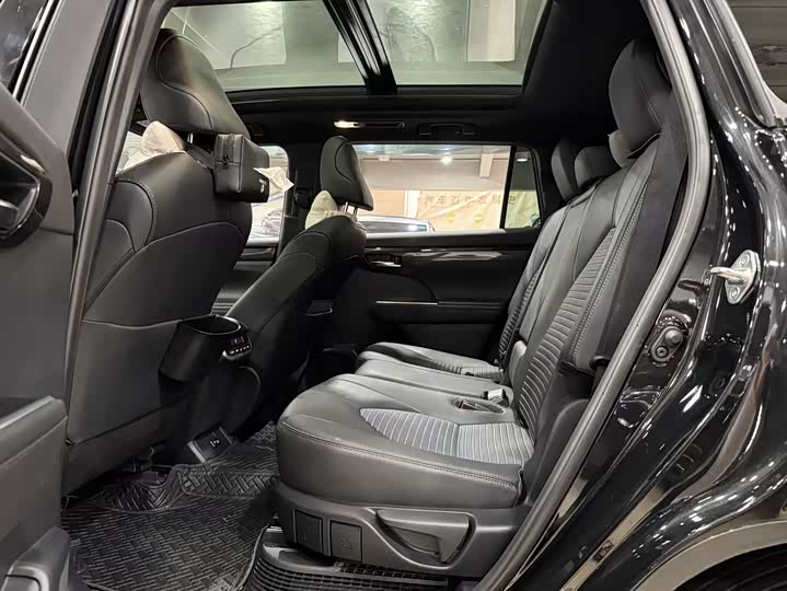 Фото 14 - Toyota Crown Kluger