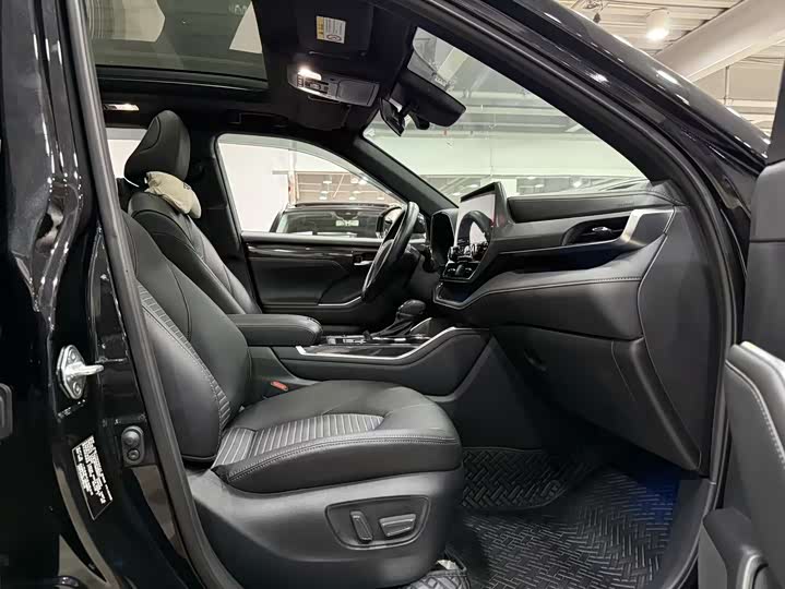 Фото 15 - Toyota Crown Kluger