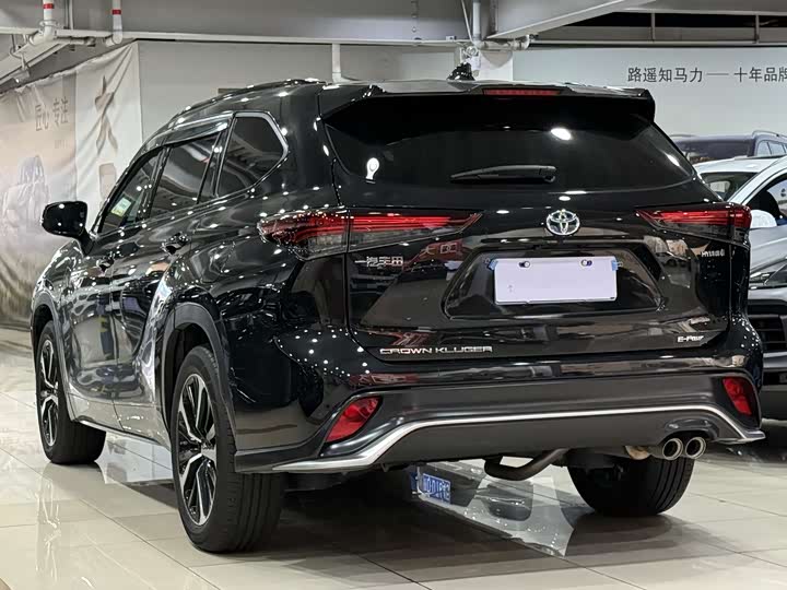 Фото 17 - Toyota Crown Kluger