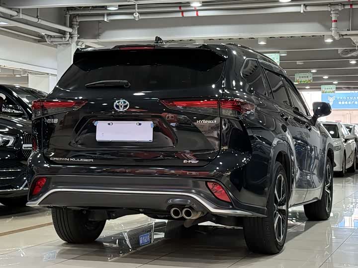 Фото 19 - Toyota Crown Kluger