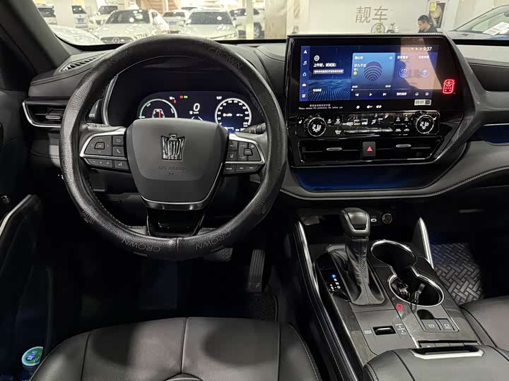 Фото 6 - Toyota Crown Kluger