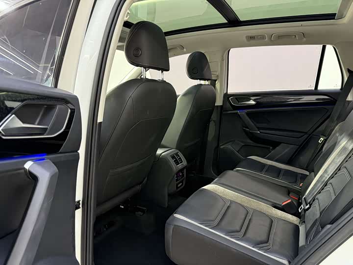 Фото 13 - Volkswagen Tayron GTE Hybrid