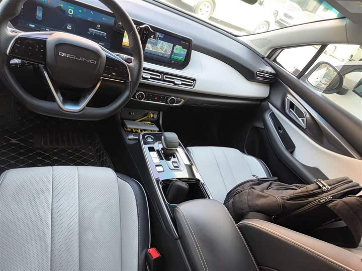 Фото 14 - Beijing EU5 Plus