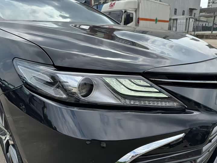 Фото 10 - Toyota Camry