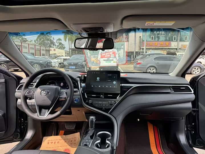 Фото 16 - Toyota Camry