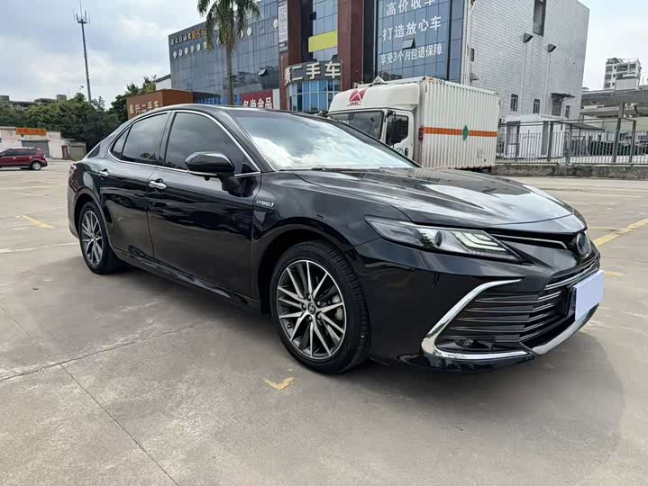Фото 3 - Toyota Camry