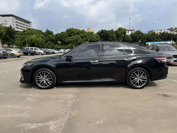 Фото 4 - Toyota Camry