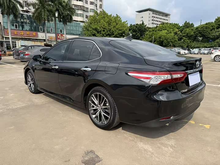 Фото 5 - Toyota Camry