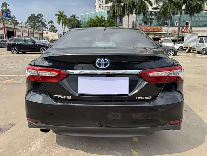 Фото 6 - Toyota Camry