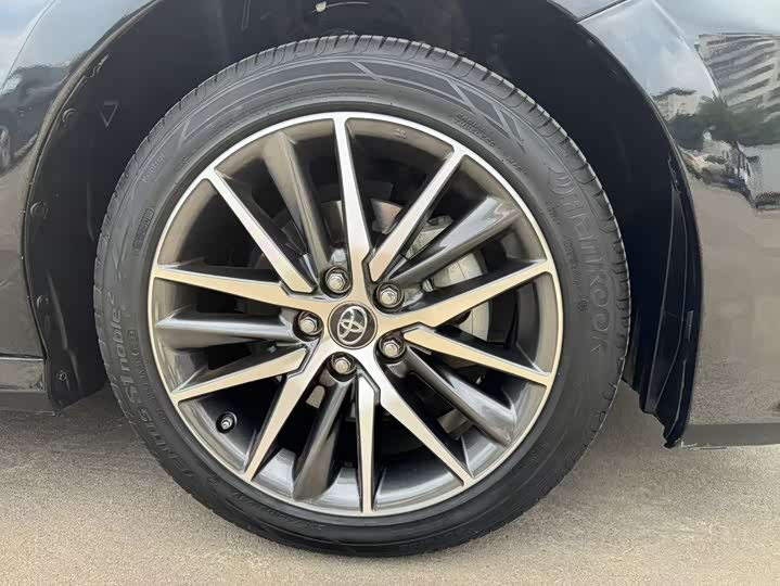 Фото 9 - Toyota Camry