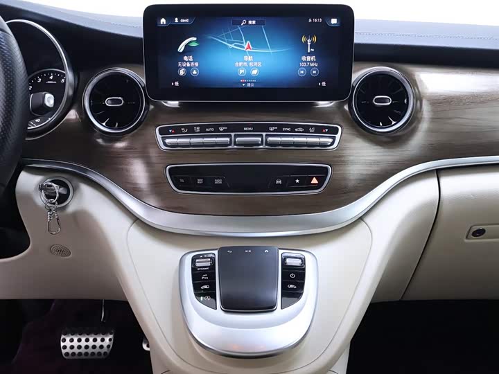 Фото 10 - Mercedes-Benz V-Class