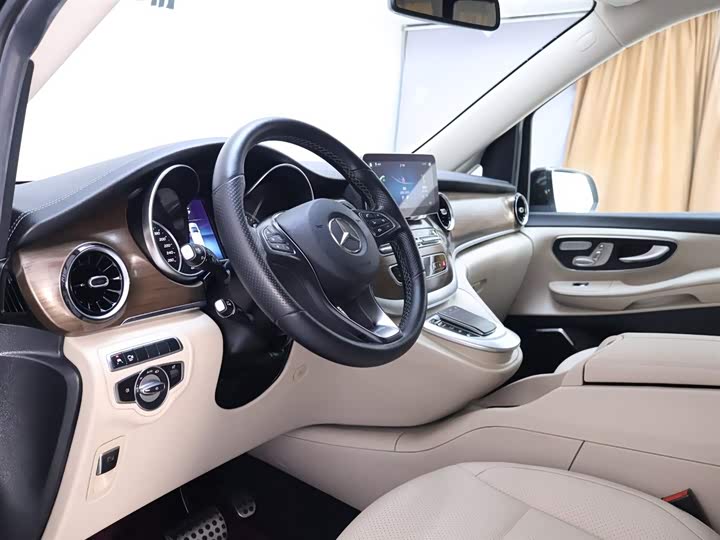 Фото 11 - Mercedes-Benz V-Class