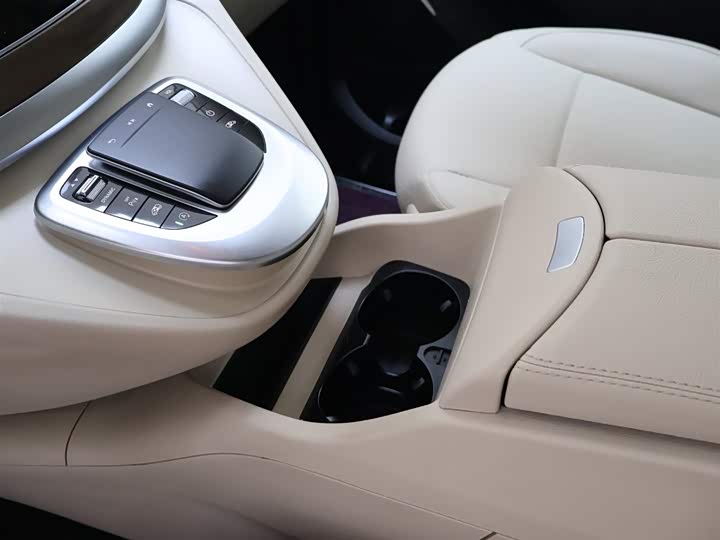 Фото 12 - Mercedes-Benz V-Class