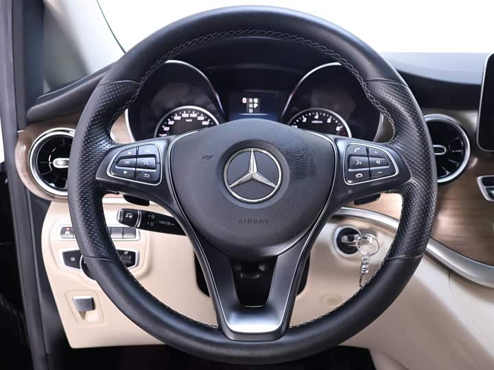 Фото 16 - Mercedes-Benz V-Class