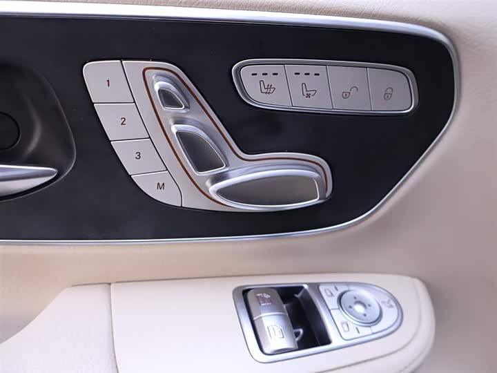 Фото 17 - Mercedes-Benz V-Class